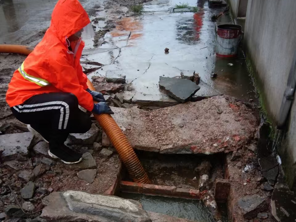 肥东专业清理污水池 炜誉市政以规范流程守护城市 “肠道”